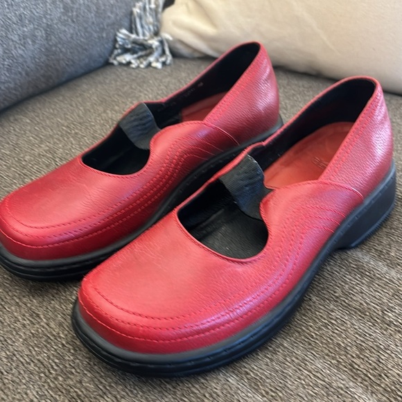 Dansko Elle Red Pebble Leather Mary Jane Slip On Clogs Size 8.5 Portugal - Picture 15 of 15